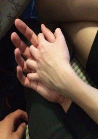 他和哥哥的死对头在一起了